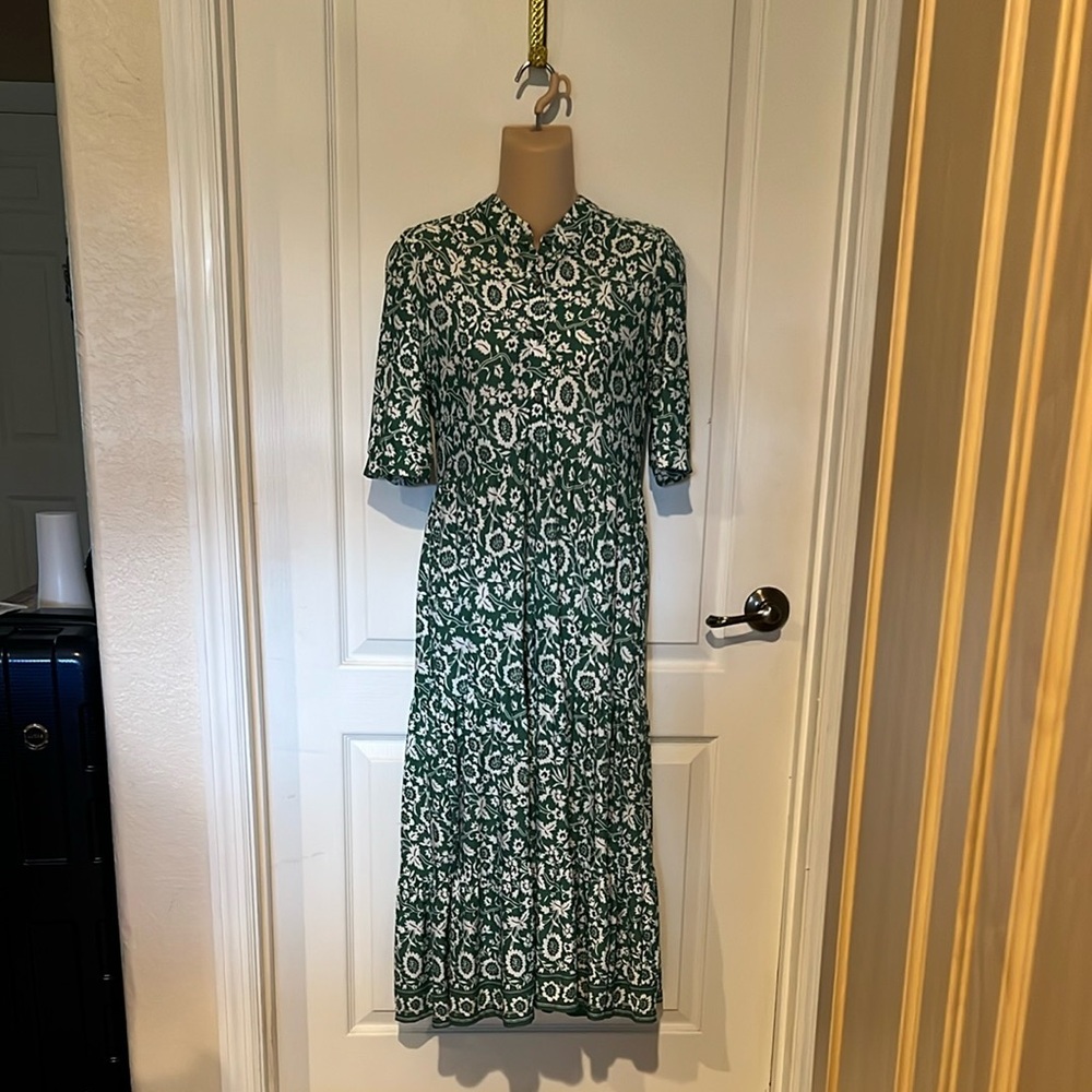 Max Studio Green and White Long Sleeve Dress
